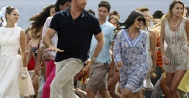 Hugh Jackman vorbeste pentru femeile din Romania