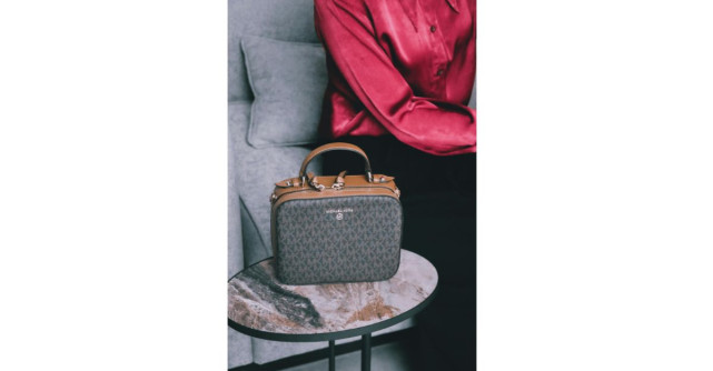 10 accesorii trendy pentru iubitoarele de modă