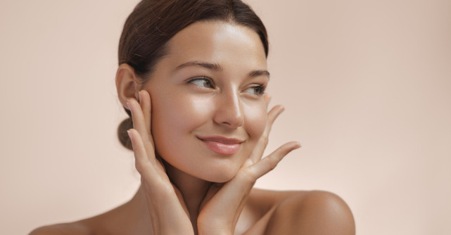 Masaj facial cu drenaj limfatic: tehnică modernă care revigorează aspectul tenului obosit