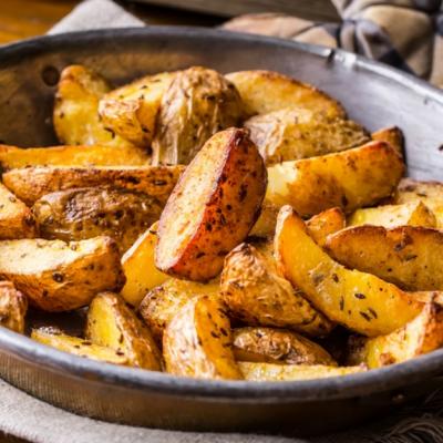 Cum să faci cei mai buni cartofi la cuptor, după rețeta lui Jamie Oliver