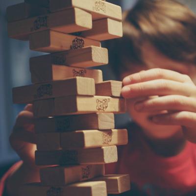 Cadouri pentru elevii premianți: 8 jocuri provocatoare