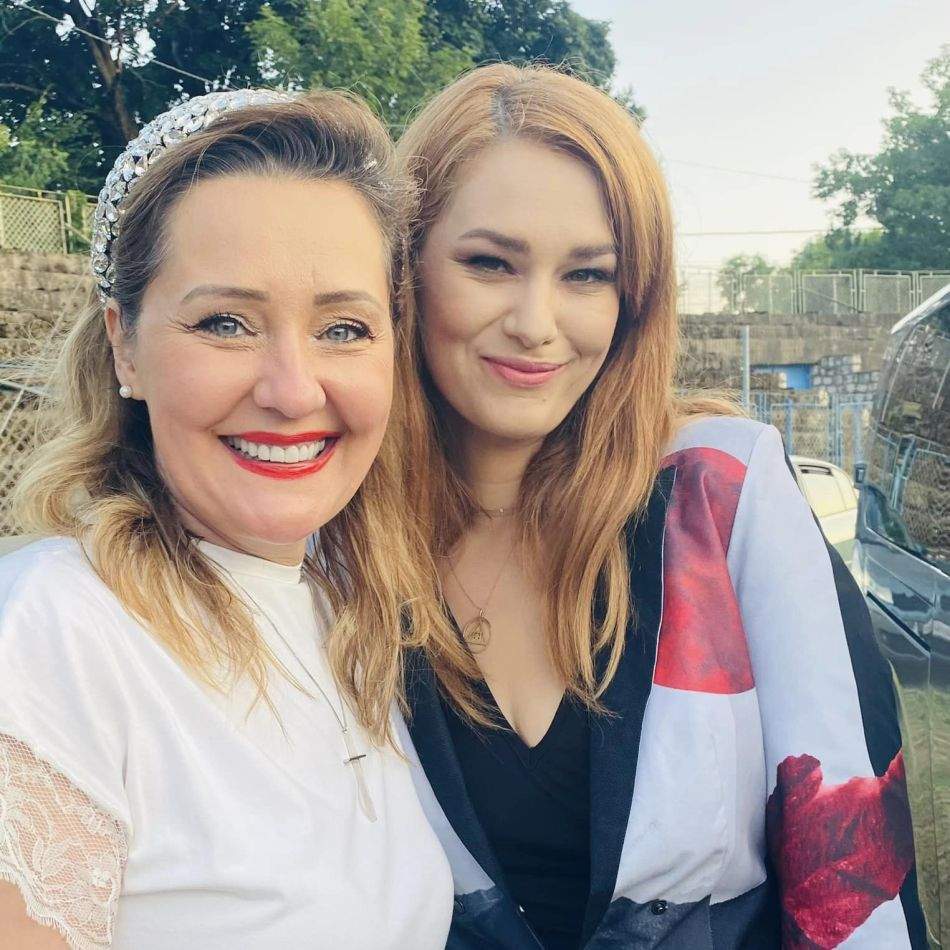 Elena Lasconi, lovitură direct în inimă din partea fiicei sale! Cum a reacționat edilul când a aflat orientarea sexuală a Oanei 