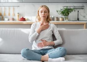 5 semne că ai anxietate fără să îți dai seama și cum îți poți recăpăta liniștea