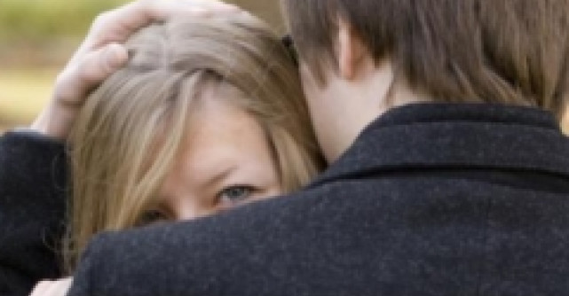 Singura si indisponibila? Invata cum sa depasesti esecul in dragoste