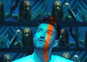 Smiley lansează, fără să știe, Colecționara, o piesă senzuală de club, cu un Golden Buzz Românii au talent în rol principal