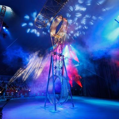Scandal la Circul Metropolitan din București, după un spectacol controversat. Tricolorul, folosit în streaptease 