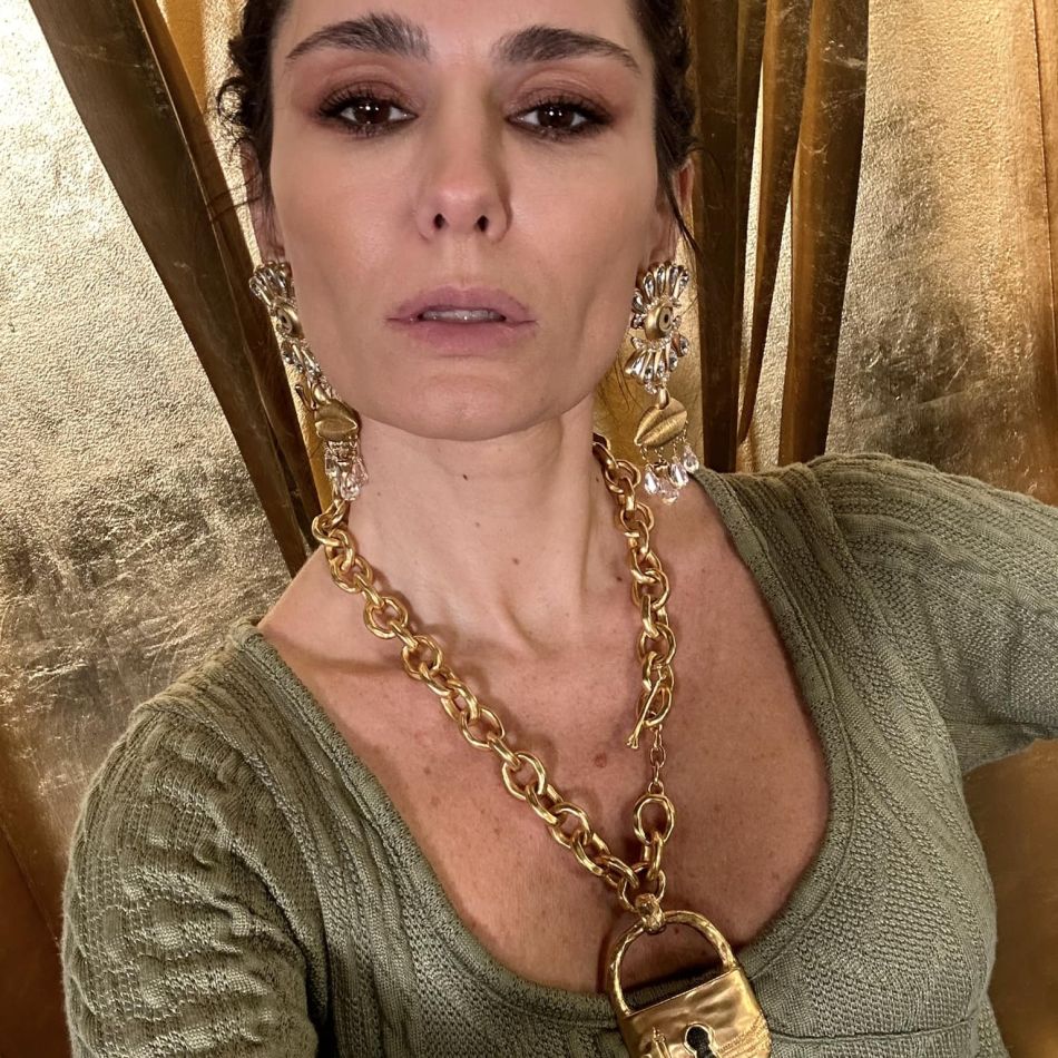 Dana Budeanu, apariție de senzație lângă piscină! Cum s-a lăsat fotografiată vedeta, la 45 de ani? 