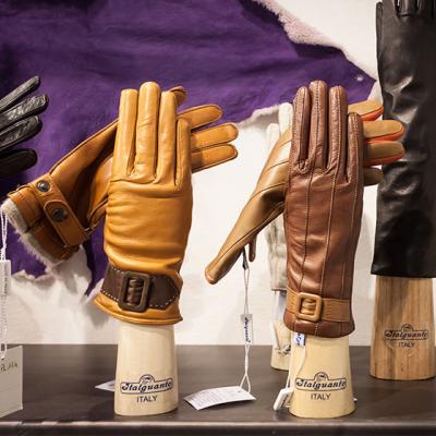 Manusi din piele pentru sezonul rece