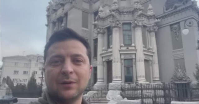 Mesajul lui Zelenski catre Putin: Stai cu mine la masa, dar nu la 30 de metri! 
