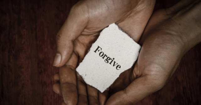 Traieste, reflecteaza, iarta, iubeste, razi! 5 feluri in care poti castiga in intelepciune in fiecare zi