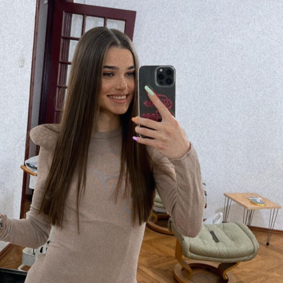 Theo Rose, despre discuția cu un preot care i-a schimbat viața. Artista a făcut o promisiune ce îi va schimba viața