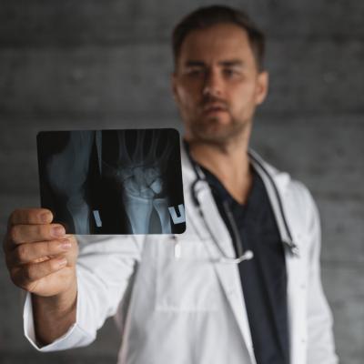 Ortopedia: Cum te poate ajuta medicul ortoped