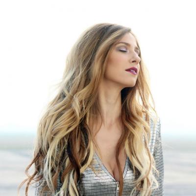 Foto: Dana Rogoz, schimbare radicala de look