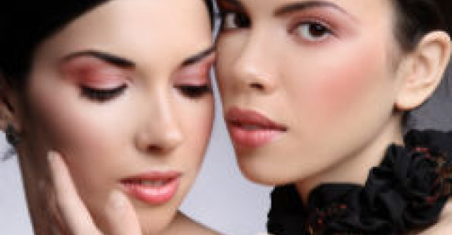 Alimente care te predispun la acnee