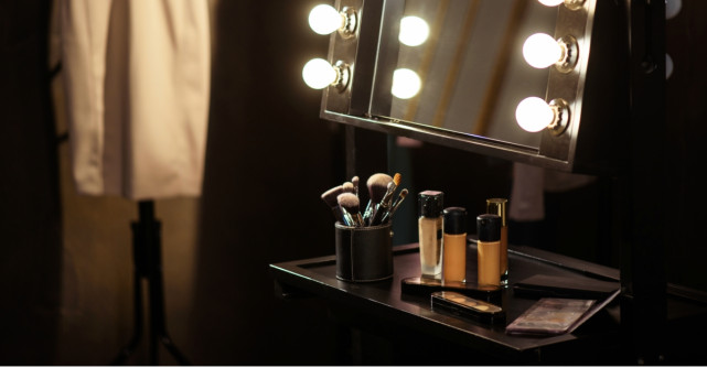 10 produse de machiaj pe care orice incepatoare trebuie sa le aiba in trusa