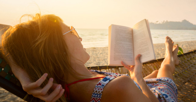 Carti de citit pe plaja: Colectionara de parfumuri interzise