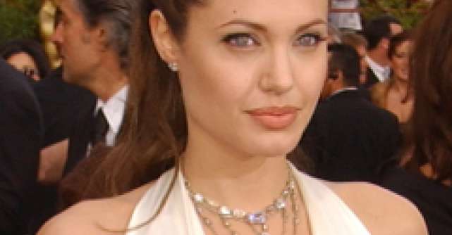 Angelina Jolie, copiata de o romanca