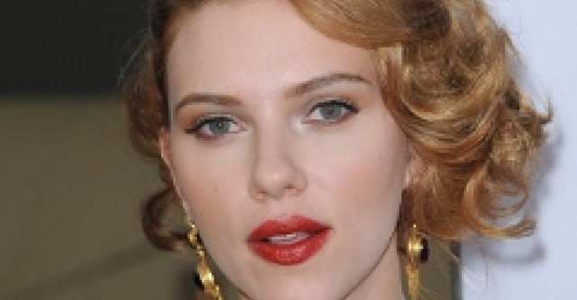 Scarlett Johansson vorbeste despre pozele in care apare goala