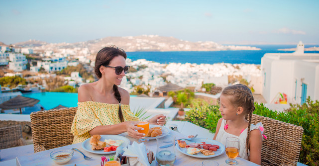 De ce apare și cum evităm disconfortul abdominal în călătorii?