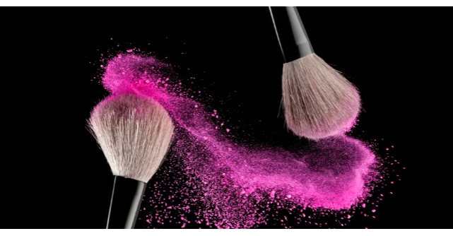 Cum sa iti cureti corect pensulele de machiaj