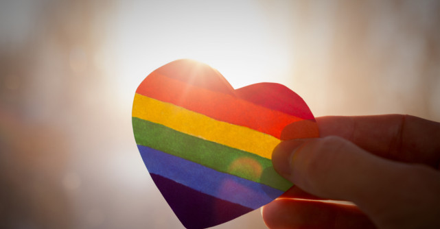 Actorul Elliot Page (fostă Ellen Page) a postat prima fotografie după operația în urma căreia și-a îndepărtat sânii