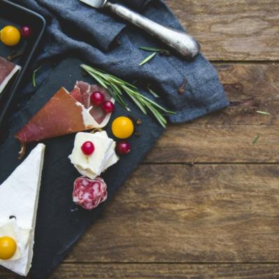 Esti la dieta, dar te incearca poftele? Afla ce alimente sanatoase poti consuma fara sa te afecteze