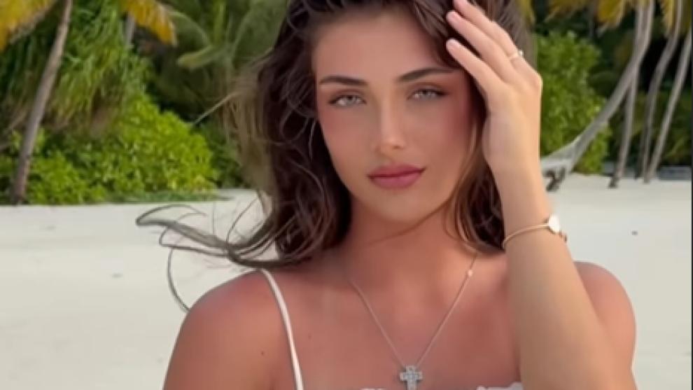 Andreea Bostănică, apariție elegantă la sfințirea bisericii construite de Gigi Becali, după ce s-a păruit cu surorile Beregoi