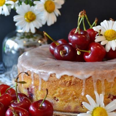 Retete delicioase cu cirese de mai: Profita de fructele de sezon in deserturi fine!