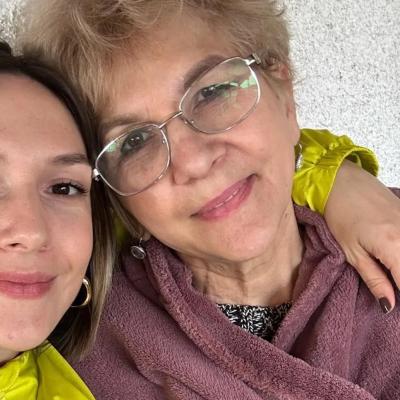 Adela Popescu, emoții pentu mama sa! Diagnosticul primit de medici s-a dovedit a fi o alarmă falsă