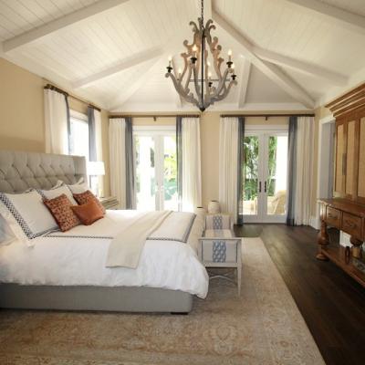 Piese de mobilier si decoratiuni pentru un dormitor relaxant