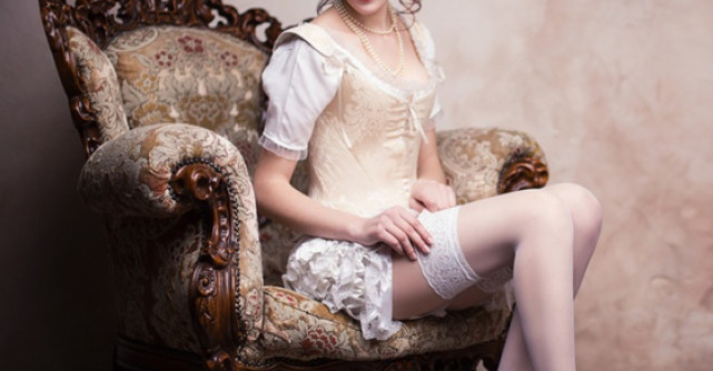 De la izmene, corset si jupon la tanga: Istoria lenjeriei intime