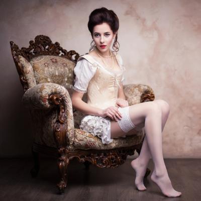 De la izmene, corset si jupon la tanga: Istoria lenjeriei intime