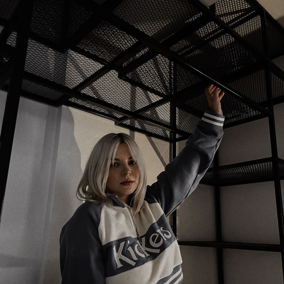 Interviu Delia Rus. Hai să o cunoști pe artista pop ale căror piese au milioane de vizualizări