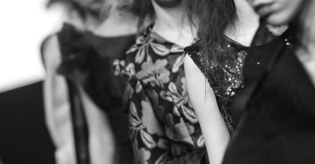 Uită de Mocha Mousse! Podiumurile dezvăluie adevărata culoare a anului 2025!