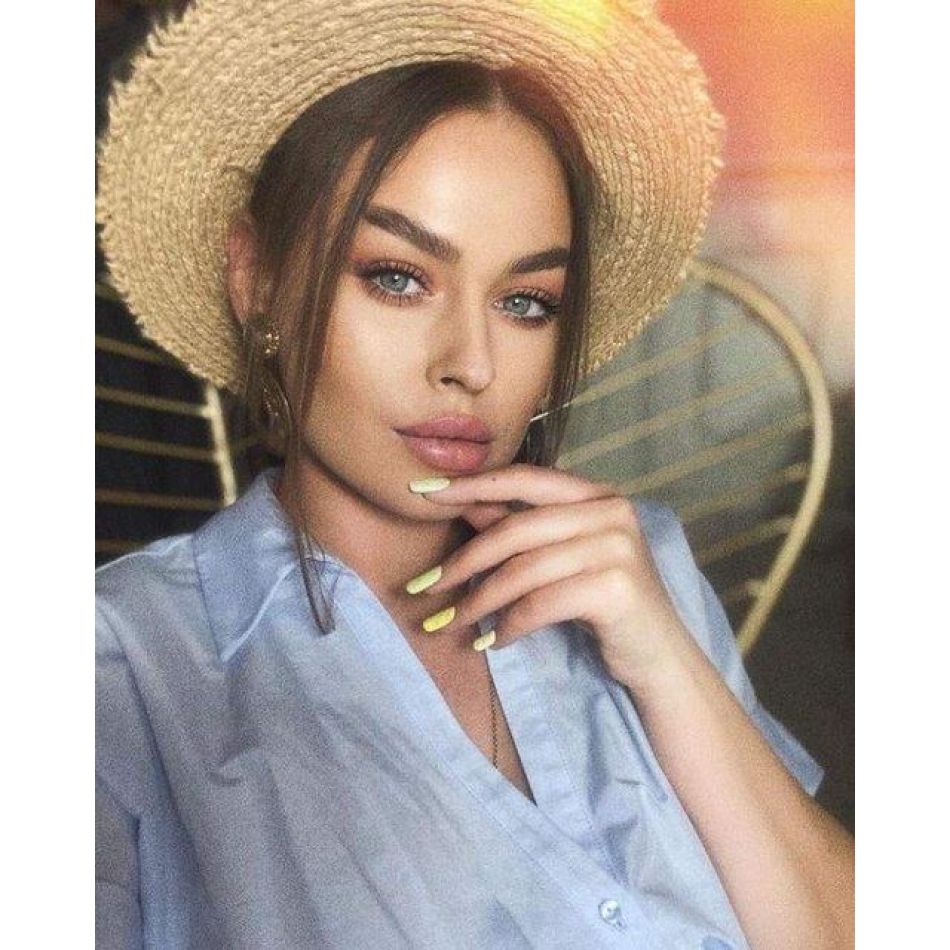 Misha, probleme cu greutatea! Artista mănâncă compulsiv, din cauza stresului. Cum reușește să țină în frău kilogramele în plus?