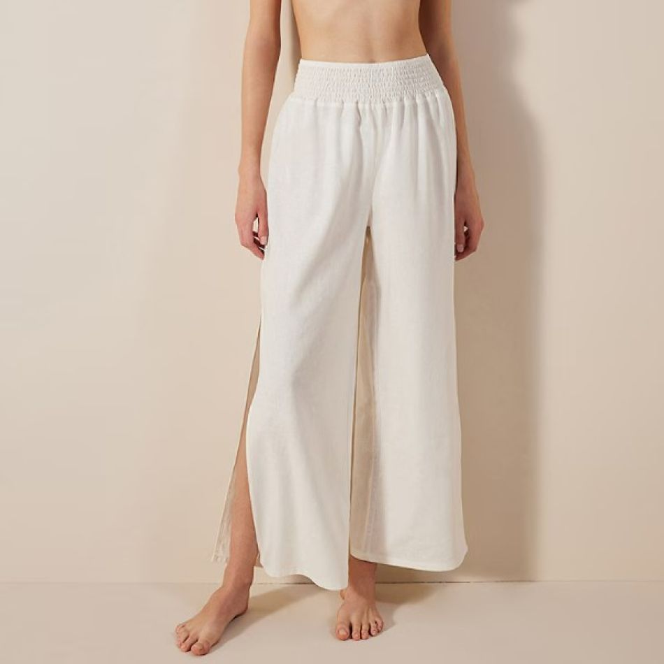 Haine de plajă: Mini-ghid complet cu recomandări de chimono, kaftan, pantaloni și rochii de plajă pentru sezonul estival