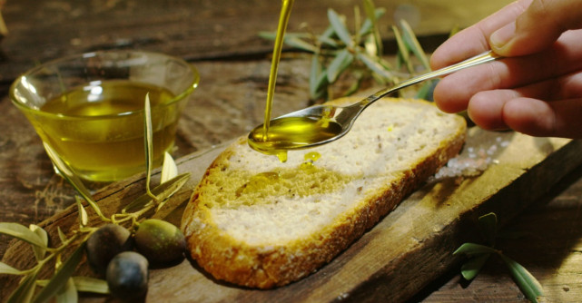 Patru greseli pe care le faci cand gatesti cu ulei de masline
