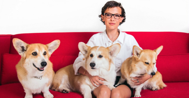 Un nou studiu arată că animalele de companie sunt un bun  partener de binging