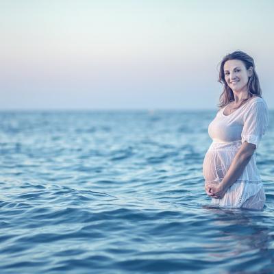 Costume de baie pentru femei gravide: cele mai frumoase modele pentru o vara in doi