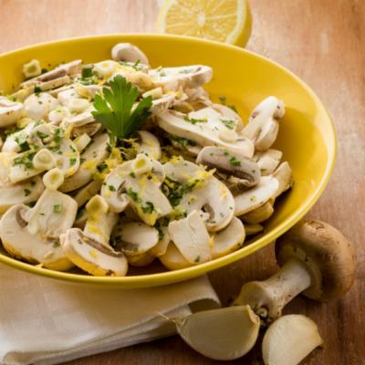Salata de ciuperci cu usturoi: o gustare usoara si sanatoasa