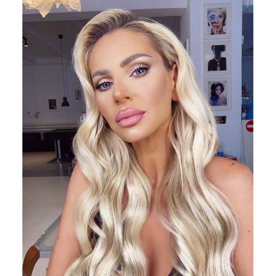 Andreea Bănică a revenit la medicul estetician! Ce schimbare și-a făcut artista la nivelul feței?