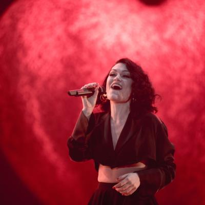 Jessie J, revenire emoționantă după ce a fost diagnosticată cu cancer. Momentul în care și-a adus fiul de 2 ani pe scenă