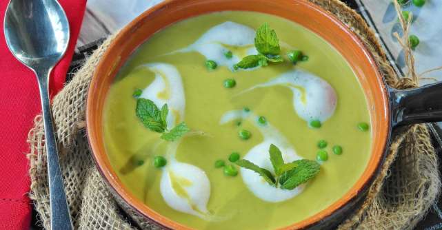 Supa rece cu avocado si zucchini – un pranz racoritor de vara, cu putine calorii