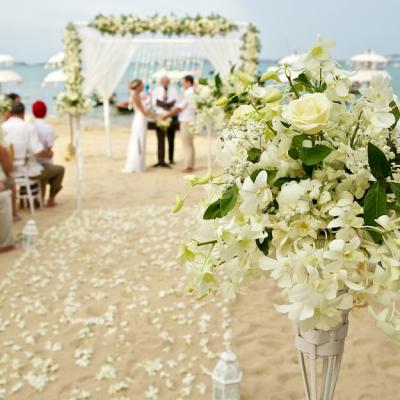 Cum te imbraci la o nunta pe plaja