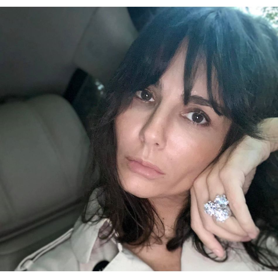 Dana Budeanu, imaginea care a șocat internetul! Cu picioarele desfăcute și o haină de blană, Budeanu și-a surprins comunitatea 