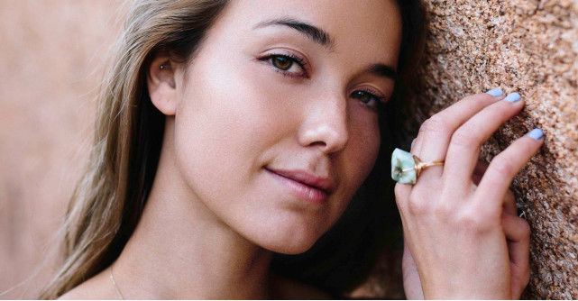 Inelele cu piatră naturală cât mai mare sunt la modă