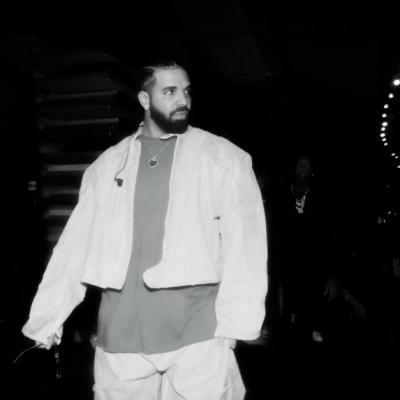 Drake lanseaza albumul 'For All the Dogs'