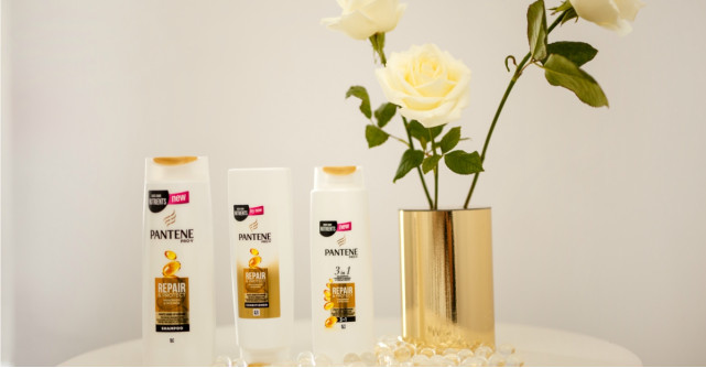 Noul Pantene: primul șampon care introduce nutrienți Pro-V în firul de păr