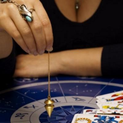 Astrologie: Ce nu suporta barbatul fiecarei zodii la femei