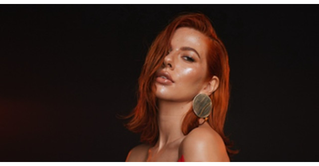 Lidia Buble lansează Roșu Nuclear, single-ul care te va scoate din rutină